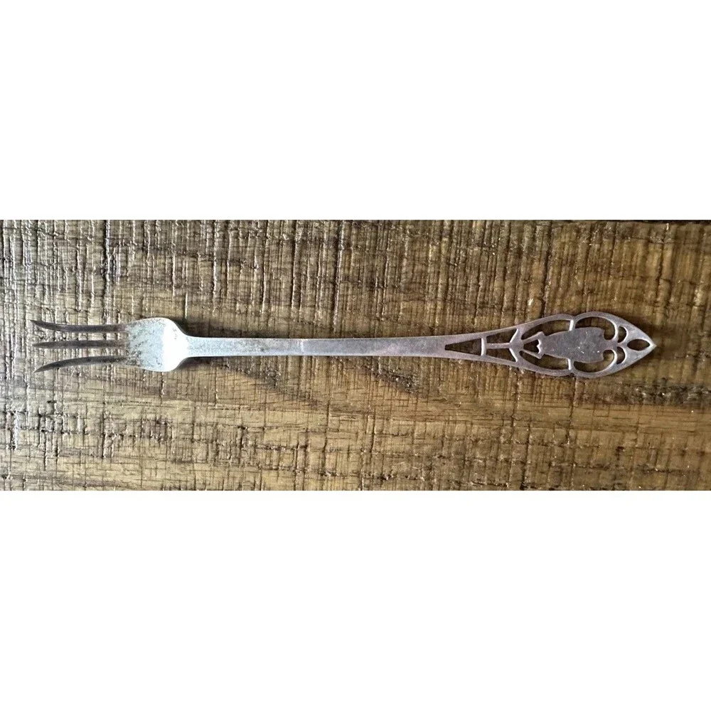 Vintage 1951 Manchester Sterling Silver Pierced Handle 2 Tine Olive Fork 6-3/8